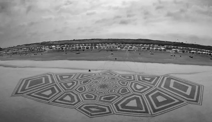 I've Been Drawing On Beaches Since Childhood, And I Still Do