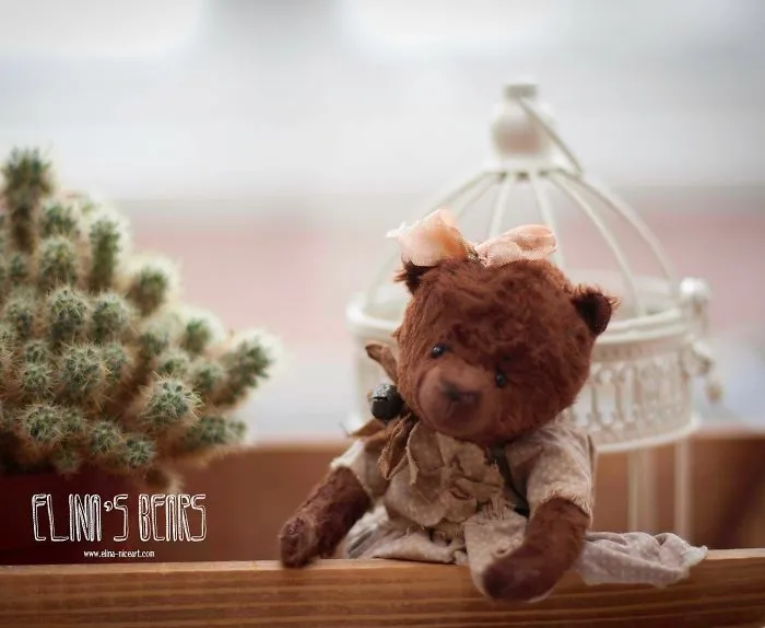 Russian-Born Artist Creates One-Of-A-Kind Vintage Looking Bears