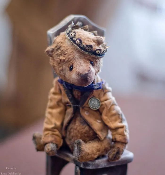 Russian-Born Artist Creates One-Of-A-Kind Vintage Looking Bears