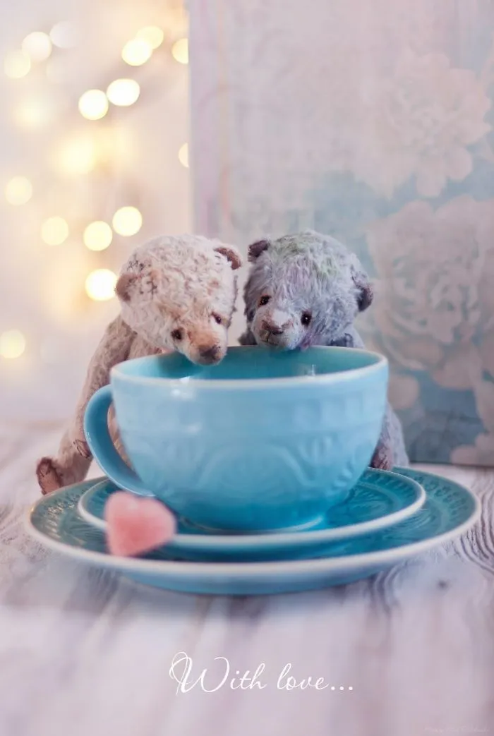 Russian-Born Artist Creates One-Of-A-Kind Vintage Looking Bears