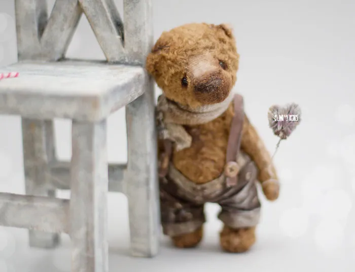 Russian-Born Artist Creates One-Of-A-Kind Vintage Looking Bears