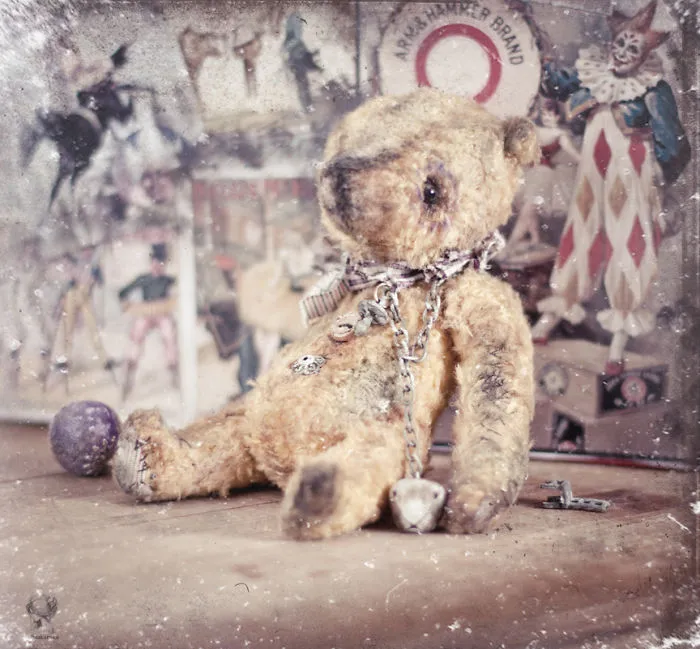 Russian-Born Artist Creates One-Of-A-Kind Vintage Looking Bears