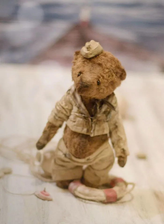 Russian-Born Artist Creates One-Of-A-Kind Vintage Looking Bears