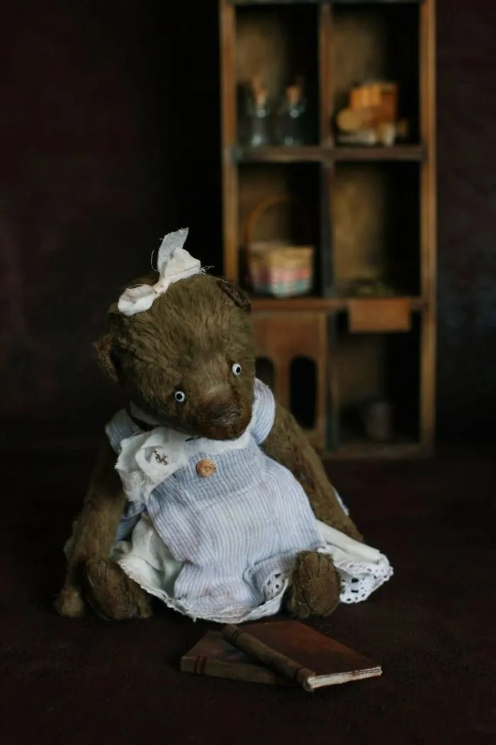 Russian-Born Artist Creates One-Of-A-Kind Vintage Looking Bears