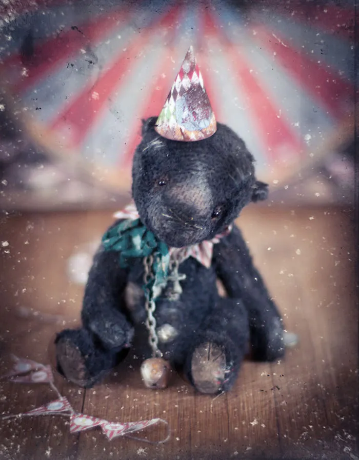 Russian-Born Artist Creates One-Of-A-Kind Vintage Looking Bears