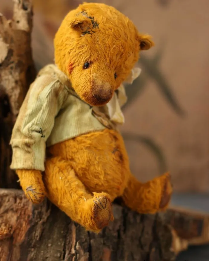 Russian-Born Artist Creates One-Of-A-Kind Vintage Looking Bears