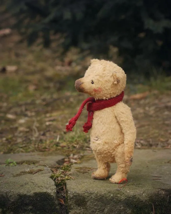 Russian-Born Artist Creates One-Of-A-Kind Vintage Looking Bears