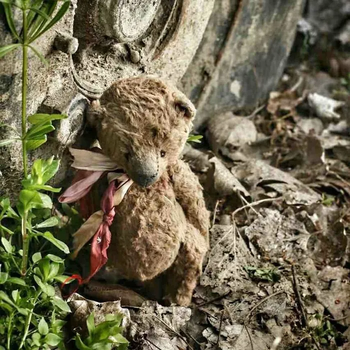 Russian-Born Artist Creates One-Of-A-Kind Vintage Looking Bears