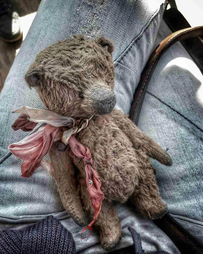 Russian-Born Artist Creates One-Of-A-Kind Vintage Looking Bears