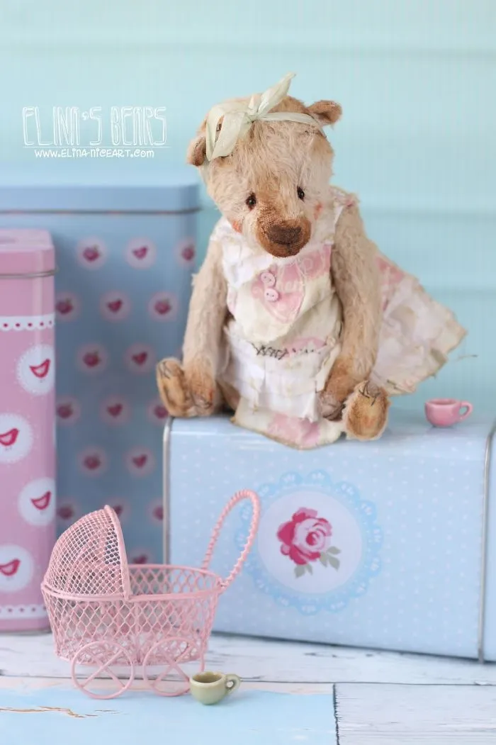 Russian-Born Artist Creates One-Of-A-Kind Vintage Looking Bears