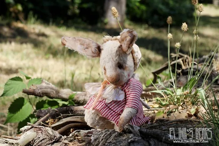 Russian-Born Artist Creates One-Of-A-Kind Vintage Looking Bears