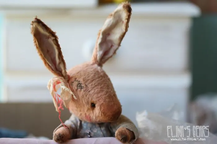 Russian-Born Artist Creates One-Of-A-Kind Vintage Looking Bears