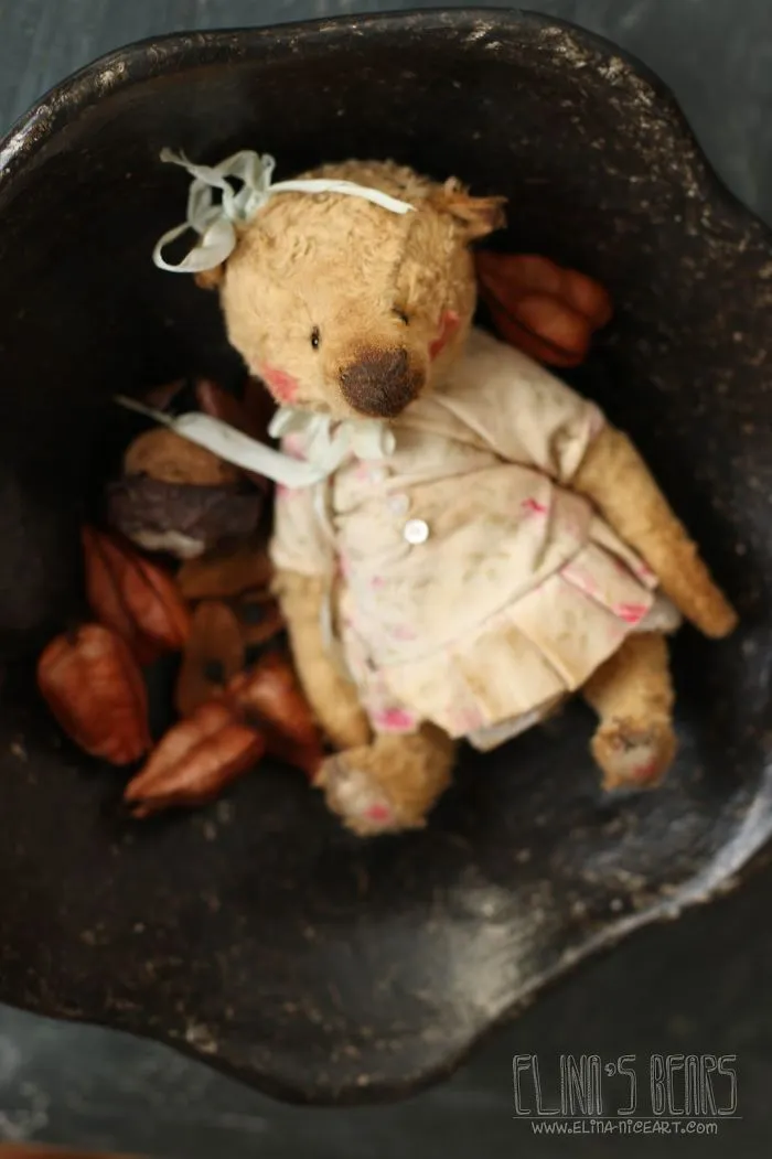 Russian-Born Artist Creates One-Of-A-Kind Vintage Looking Bears