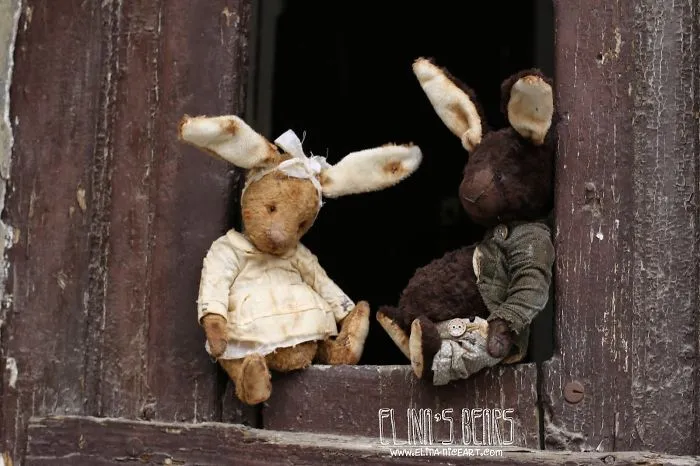 Russian-Born Artist Creates One-Of-A-Kind Vintage Looking Bears