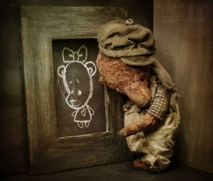 Russian-Born Artist Creates One-Of-A-Kind Vintage Looking Bears
