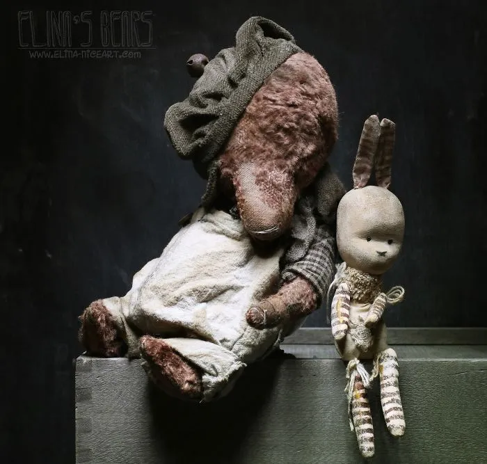 Russian-Born Artist Creates One-Of-A-Kind Vintage Looking Bears