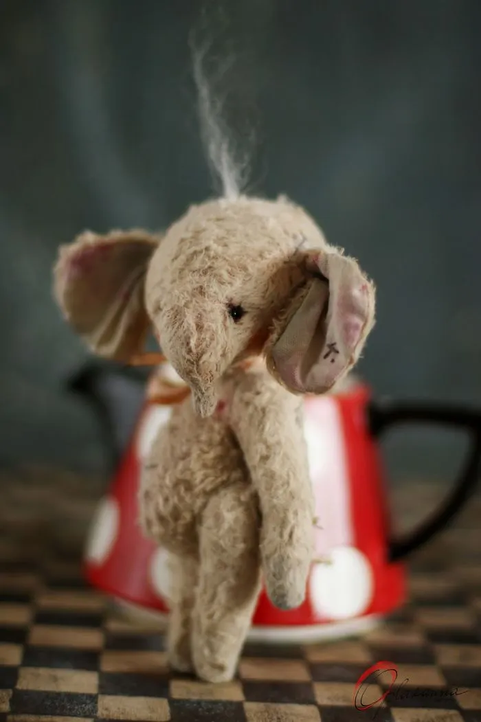Russian-Born Artist Creates One-Of-A-Kind Vintage Looking Bears
