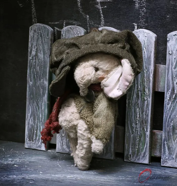 Russian-Born Artist Creates One-Of-A-Kind Vintage Looking Bears