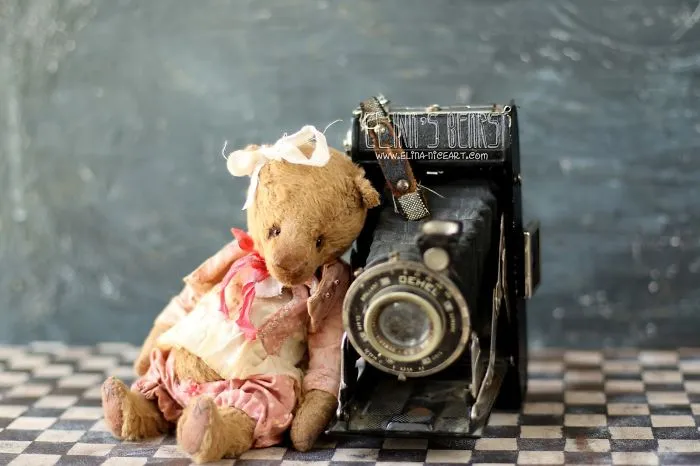 Russian-Born Artist Creates One-Of-A-Kind Vintage Looking Bears