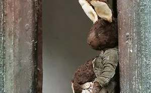 Russian-Born Artist Creates One-Of-A-Kind Vintage Looking Bears