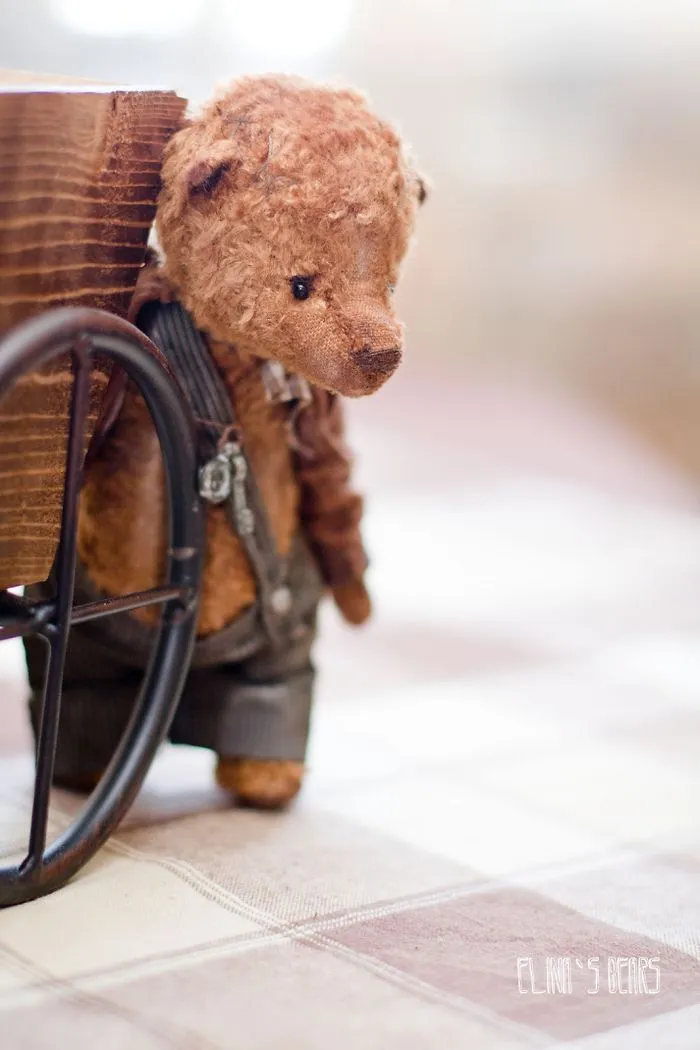 Russian-Born Artist Creates One-Of-A-Kind Vintage Looking Bears