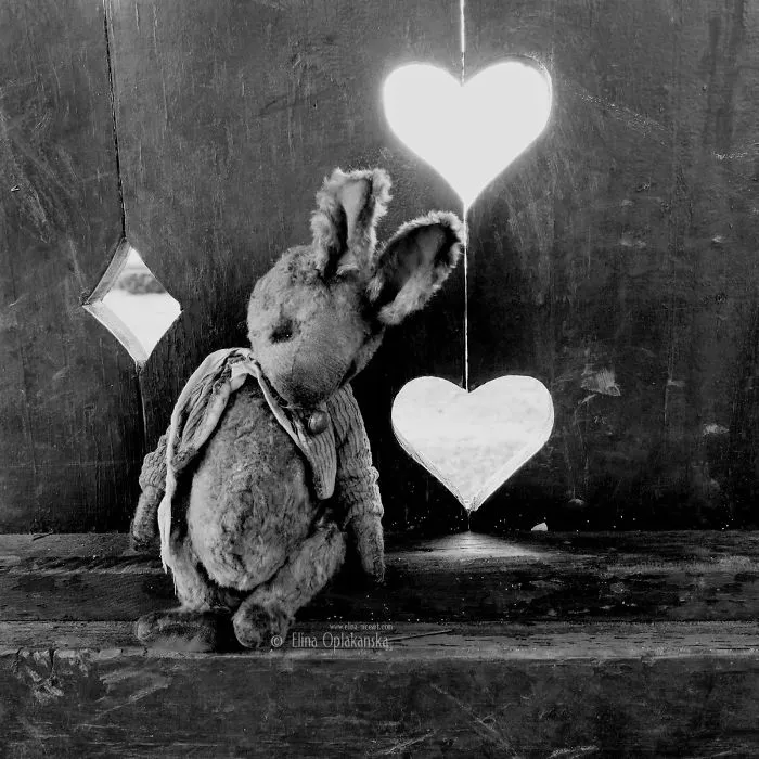 Russian-Born Artist Creates One-Of-A-Kind Vintage Looking Bears