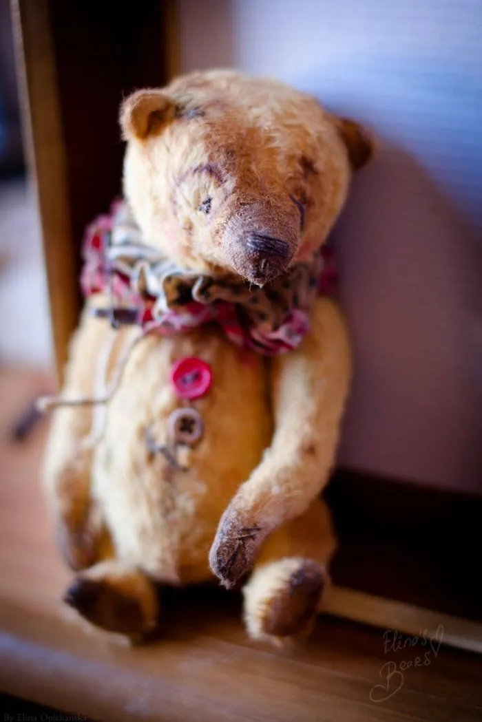 Russian-Born Artist Creates One-Of-A-Kind Vintage Looking Bears