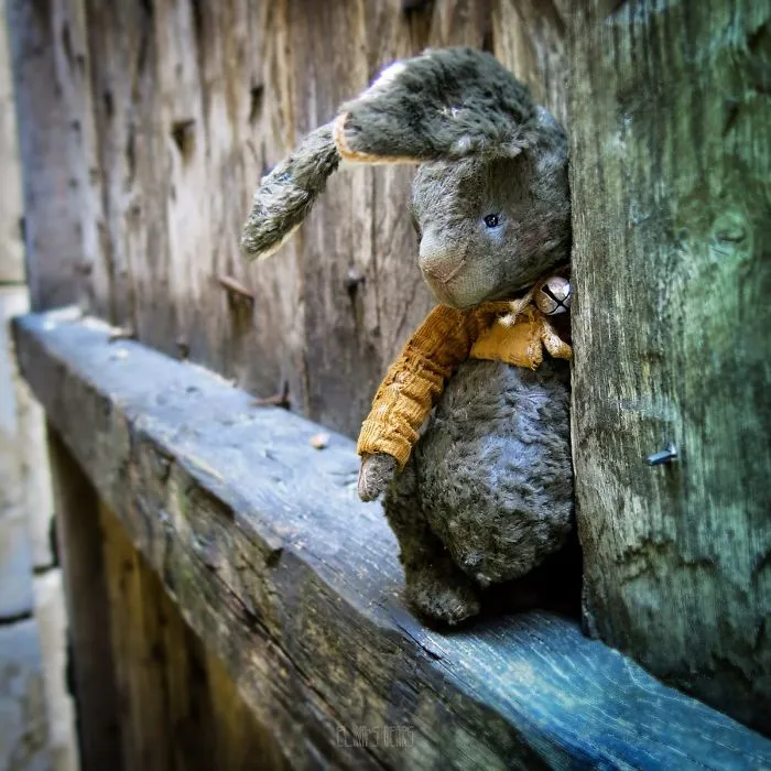 Russian-Born Artist Creates One-Of-A-Kind Vintage Looking Bears