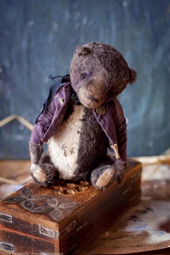 Russian-Born Artist Creates One-Of-A-Kind Vintage Looking Bears