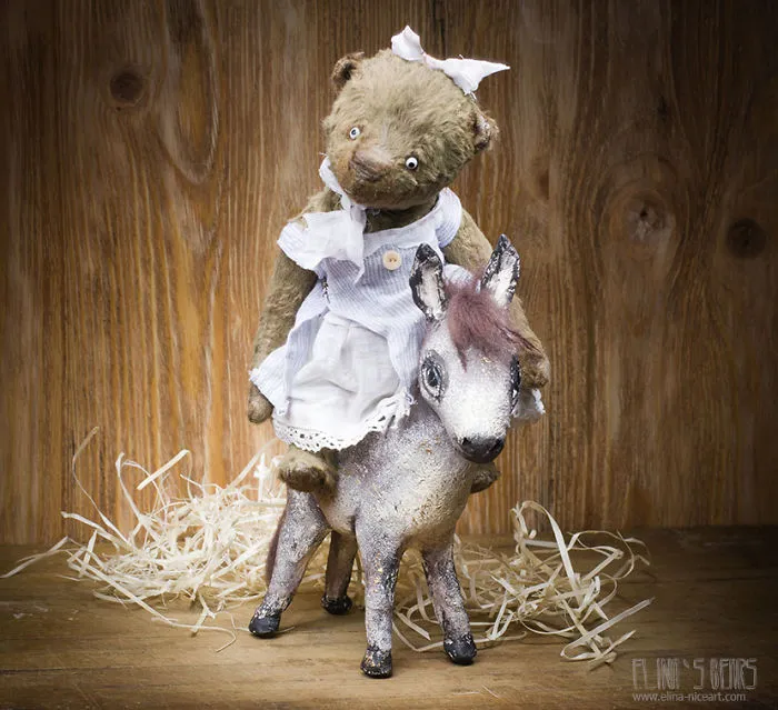Russian-Born Artist Creates One-Of-A-Kind Vintage Looking Bears
