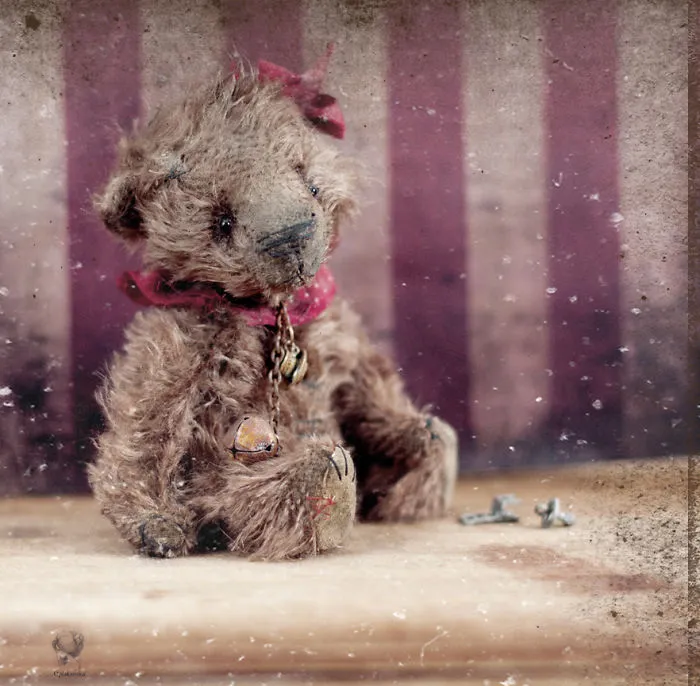 Russian-Born Artist Creates One-Of-A-Kind Vintage Looking Bears