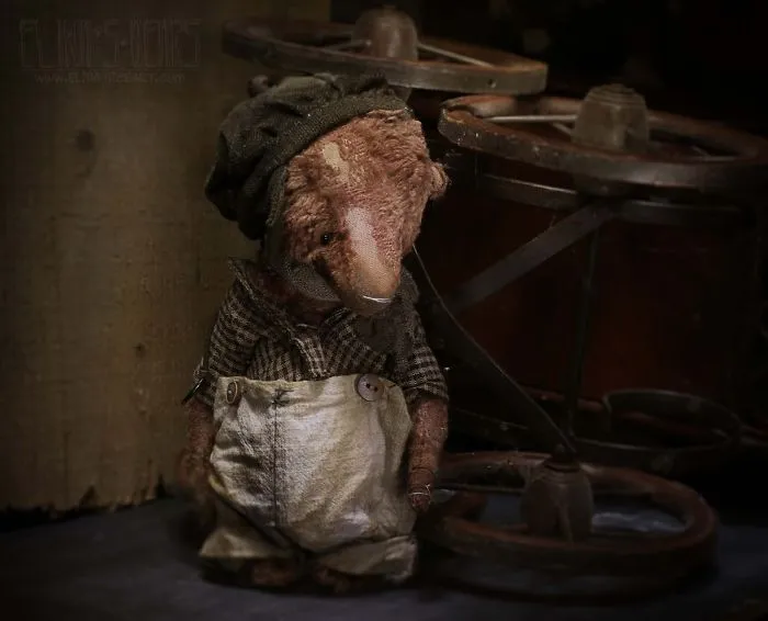 Russian-Born Artist Creates One-Of-A-Kind Vintage Looking Bears