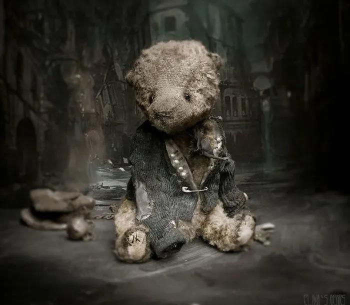 Russian-Born Artist Creates One-Of-A-Kind Vintage Looking Bears