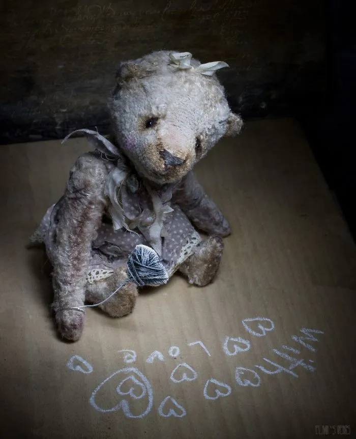 Russian-Born Artist Creates One-Of-A-Kind Vintage Looking Bears
