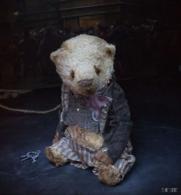 Russian-Born Artist Creates One-Of-A-Kind Vintage Looking Bears