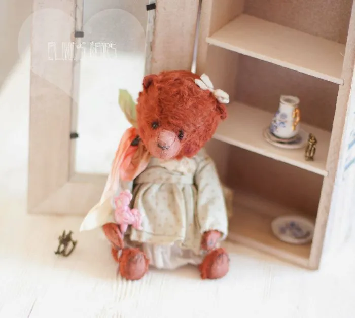 Russian-Born Artist Creates One-Of-A-Kind Vintage Looking Bears