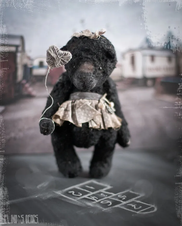 Russian-Born Artist Creates One-Of-A-Kind Vintage Looking Bears