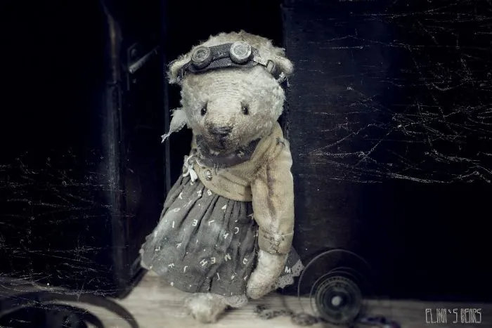 Russian-Born Artist Creates One-Of-A-Kind Vintage Looking Bears