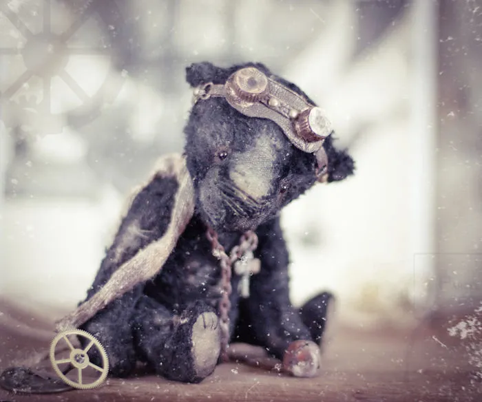 Russian-Born Artist Creates One-Of-A-Kind Vintage Looking Bears