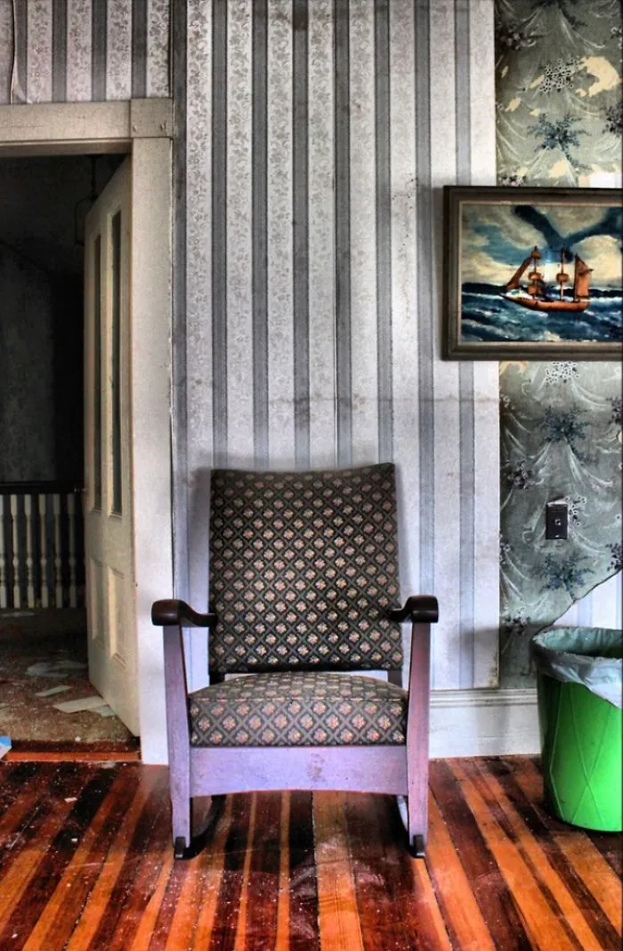 Town Mayor Leaves Mansion Abandoned.    See What He Left Behind!