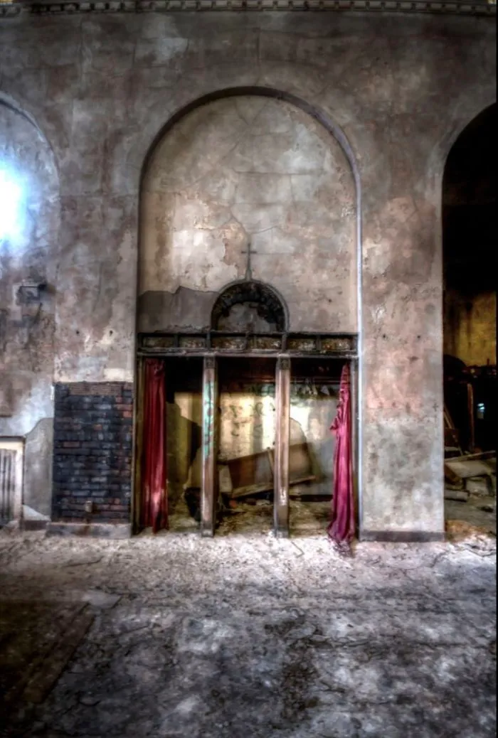 Inside The Abandoned Decaying Churches Of Detroit