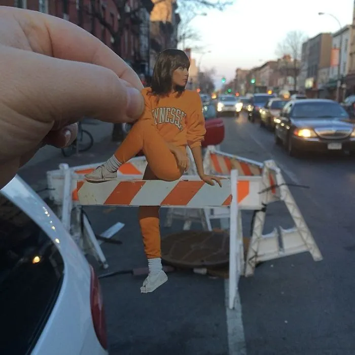 Este artista usa recortes de revistas para hacer más divertida la aburrida vida de la ciudad