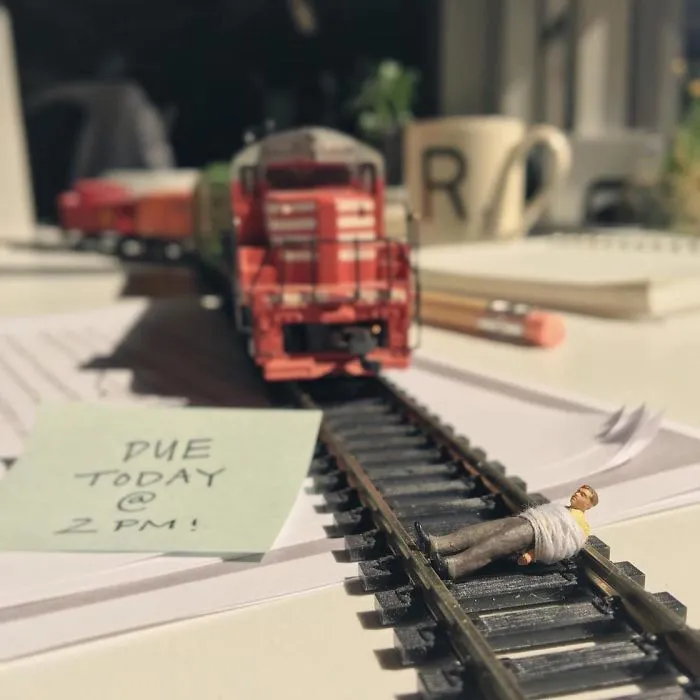 Miniature Office: Guy Turns Work Frustrations Into Miniature Scenes