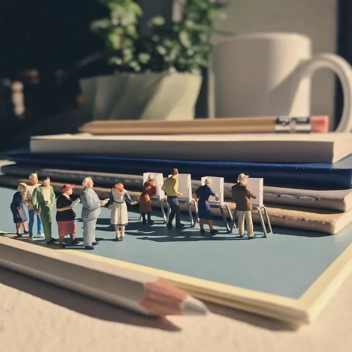 Miniature Office: Guy Turns Work Frustrations Into Miniature Scenes