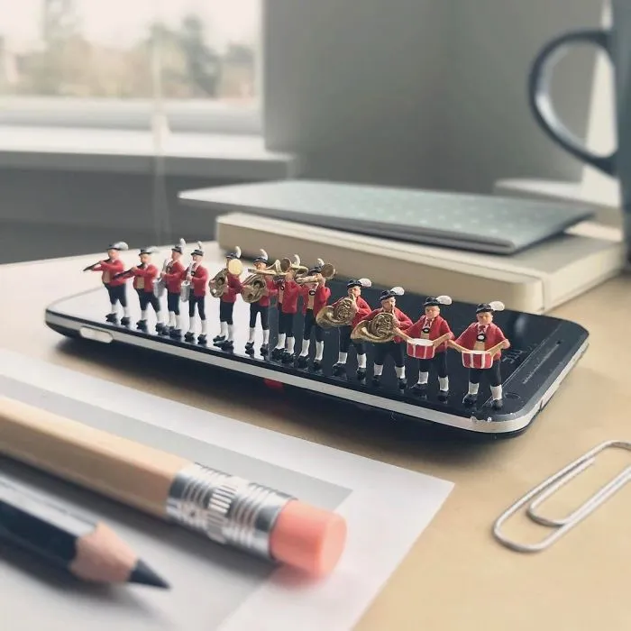 Miniature Office: Guy Turns Work Frustrations Into Miniature Scenes
