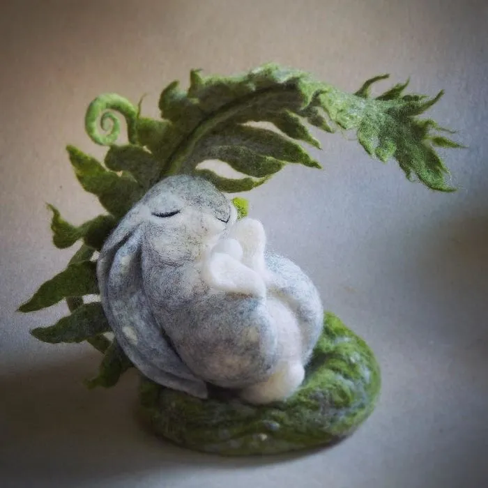 Soy una artesana autodidacta y creo encantadores animales con fieltro de aguja