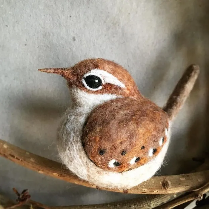 Soy una artesana autodidacta y creo encantadores animales con fieltro de aguja