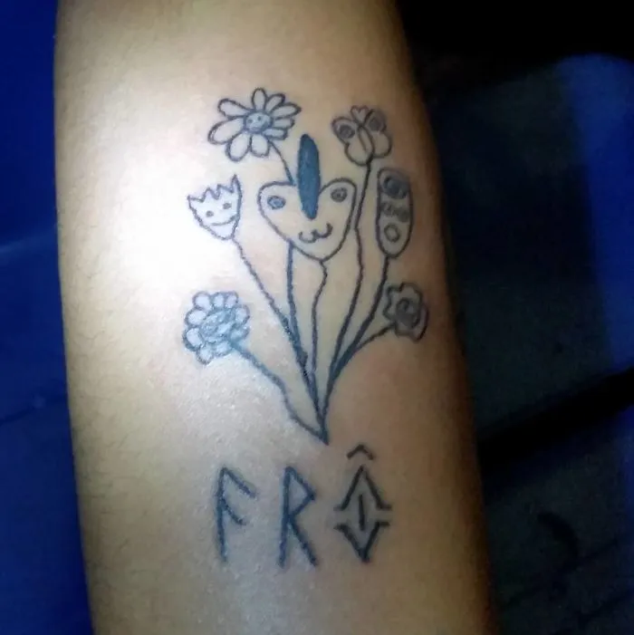 Esta tatuadora brasileña dibuja horriblemente, pero aún así la gente paga para que ella les tatúe