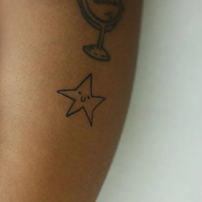Esta tatuadora brasileña dibuja horriblemente, pero aún así la gente paga para que ella les tatúe