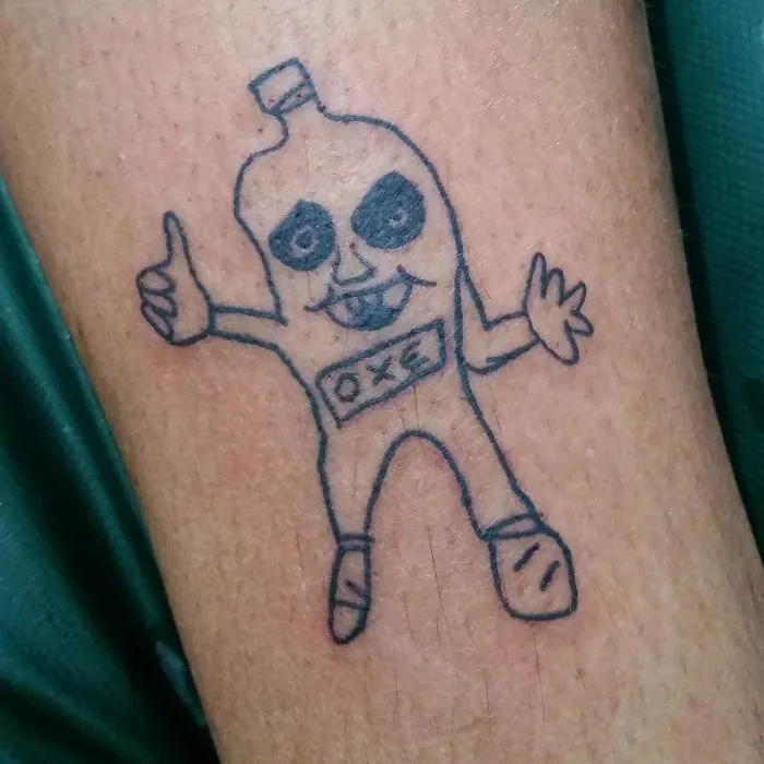 Esta tatuadora brasileña dibuja horriblemente, pero aún así la gente paga para que ella les tatúe